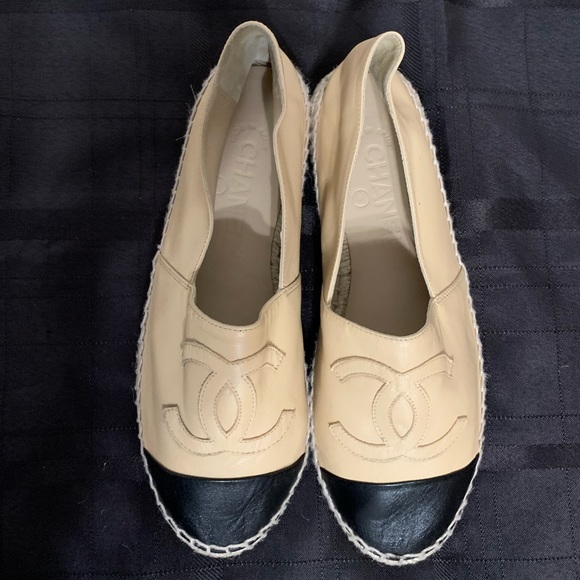CHANEL
Lambskin CC Espadrilles 38 Beige Black - Picture 5 of 10